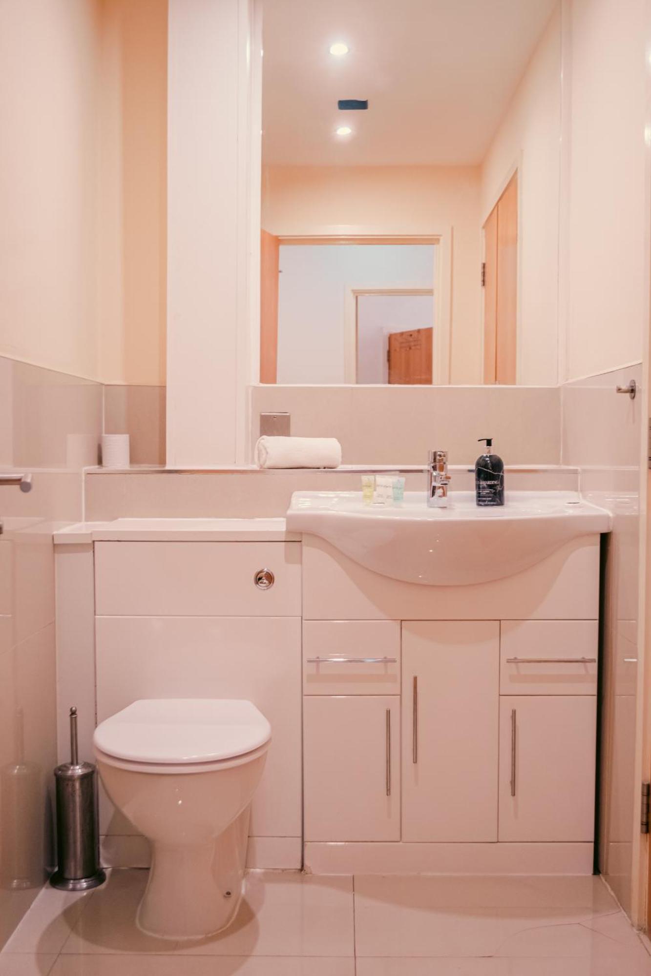 Chic Georgian Flat In Central Манчестър Екстериор снимка