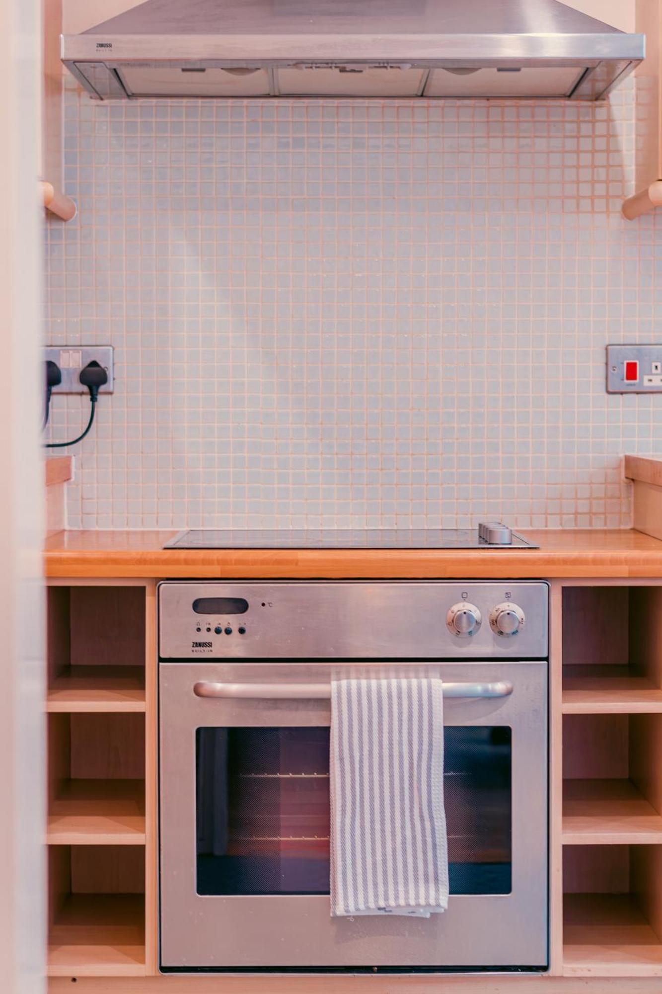 Chic Georgian Flat In Central Манчестър Екстериор снимка