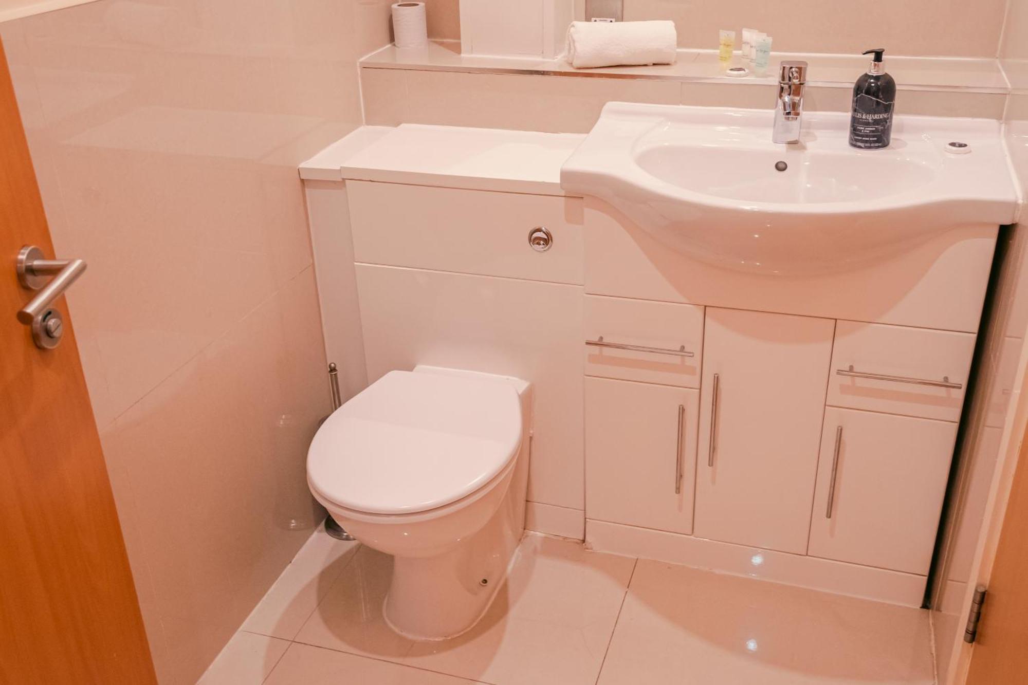 Chic Georgian Flat In Central Манчестър Екстериор снимка