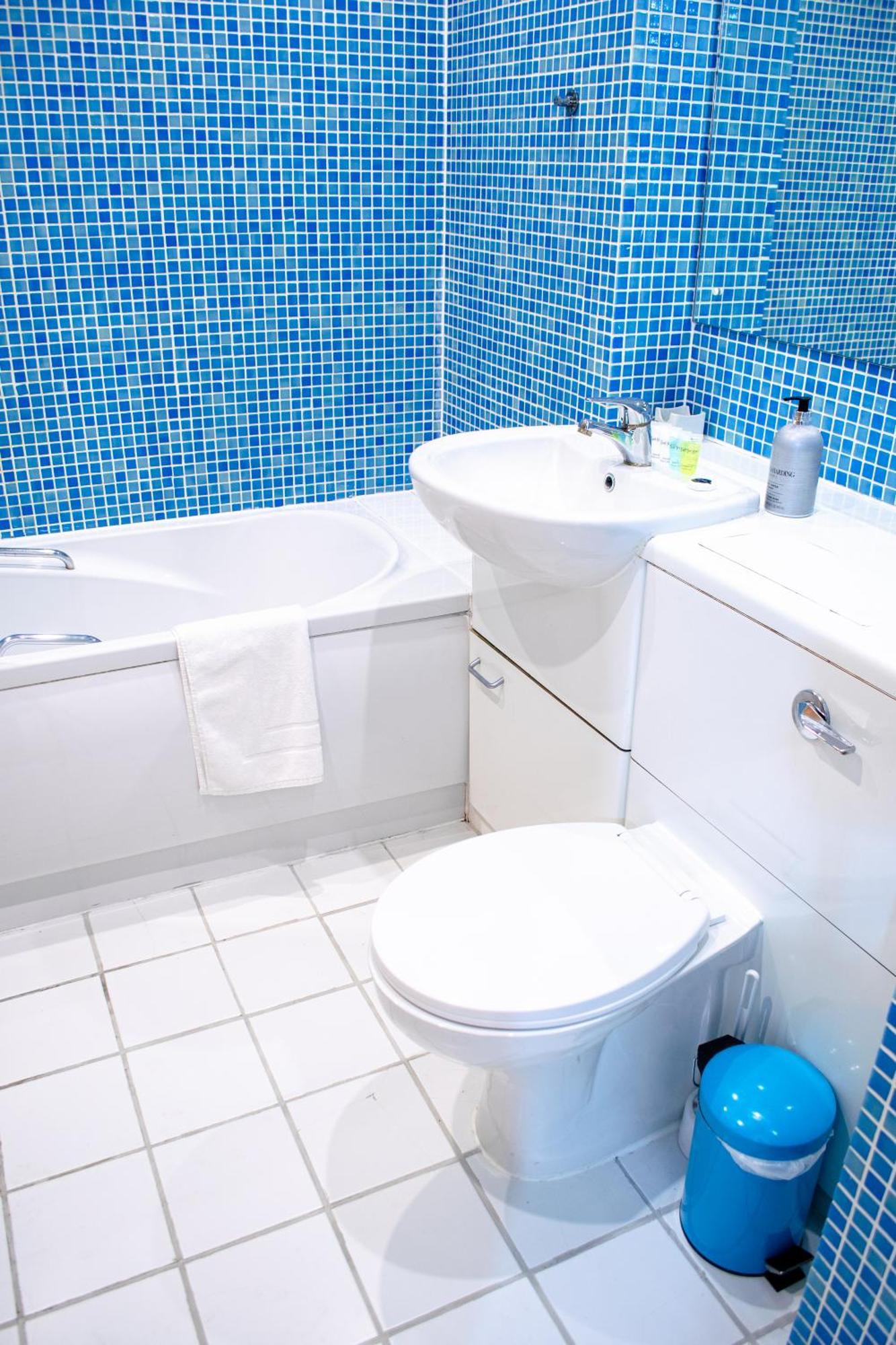Chic Georgian Flat In Central Манчестър Екстериор снимка