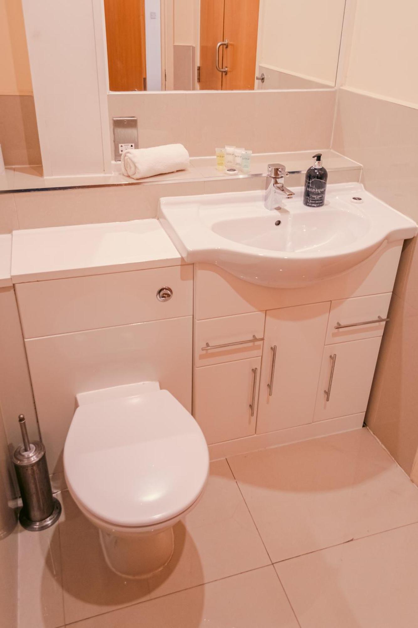 Chic Georgian Flat In Central Манчестър Екстериор снимка