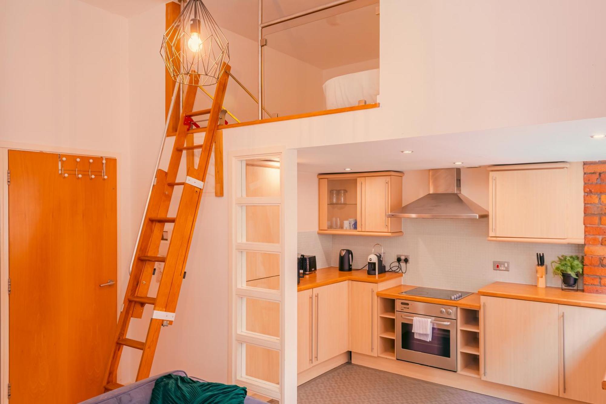 Chic Georgian Flat In Central Манчестър Екстериор снимка