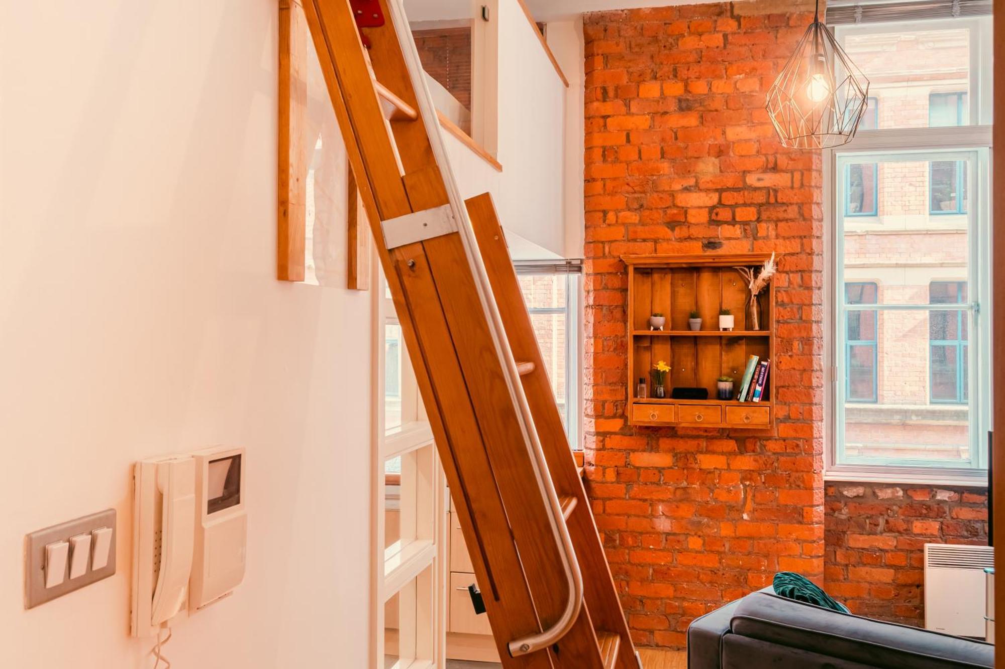 Chic Georgian Flat In Central Манчестър Екстериор снимка