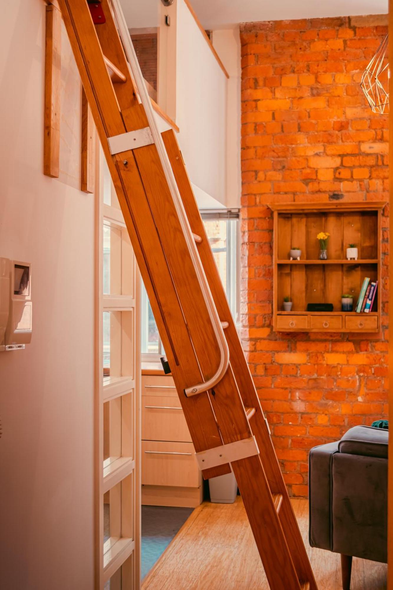 Chic Georgian Flat In Central Манчестър Екстериор снимка