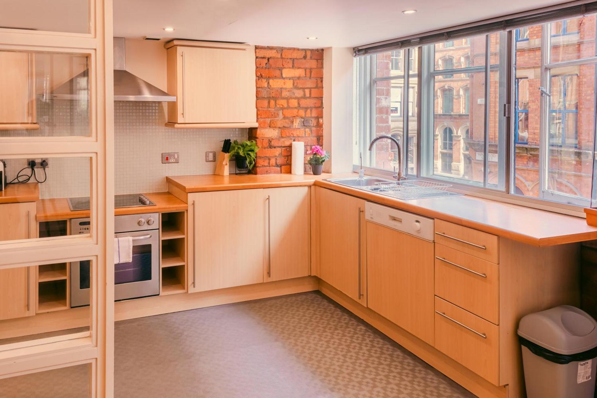 Chic Georgian Flat In Central Манчестър Екстериор снимка