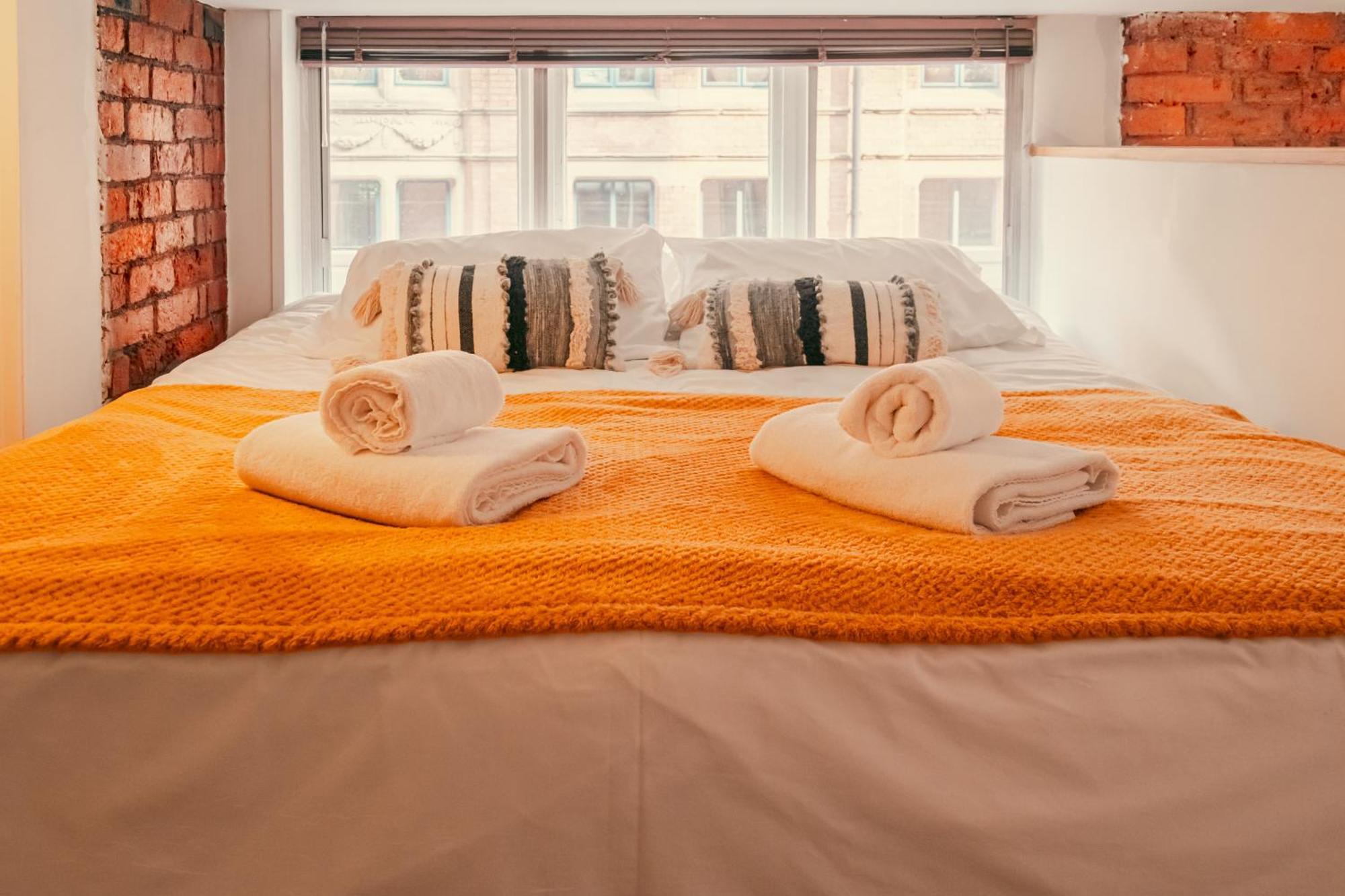 Chic Georgian Flat In Central Манчестър Екстериор снимка