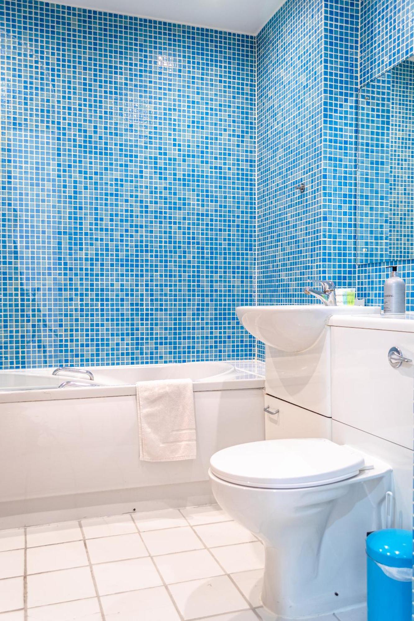 Chic Georgian Flat In Central Манчестър Екстериор снимка